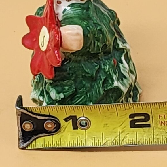 Vintage Ceramic Christmas Salt Shaker Figurine Girl With Holly & Poinsettia - Picture 8 of 9